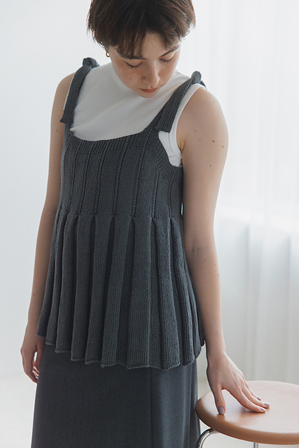Ravelry: ボックスプリーツキャミソール pattern by Mariko Oka (岡まり子)