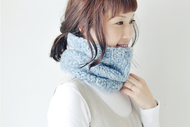 Ravelry: 1玉ネックウォーマー pattern by YOKOTA CO,.LTD. (DARUMA)