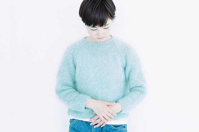 Ravelry: ウールモヘヤのラグランスリーブプル pattern by