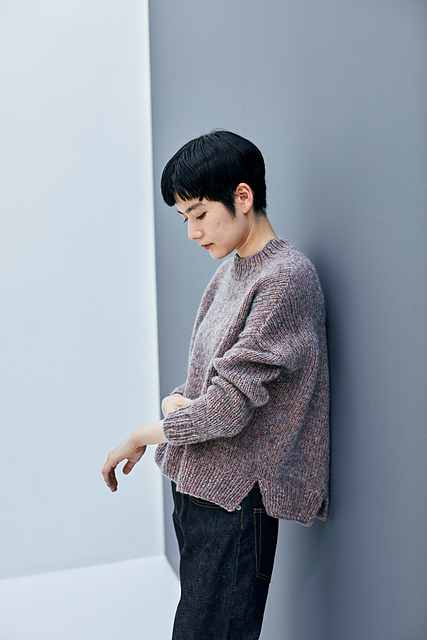 Ravelry: Hirari Pullover リブ編みの変形セーター pattern by Tomoko