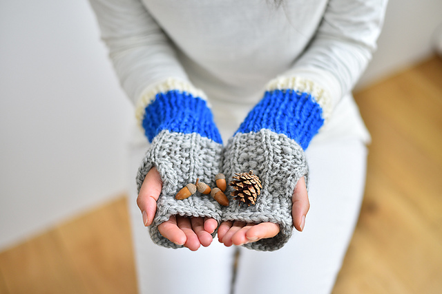 Ravelry: 長めのハンドウォーマー pattern by YOKOTA CO,.LTD. (DARUMA)