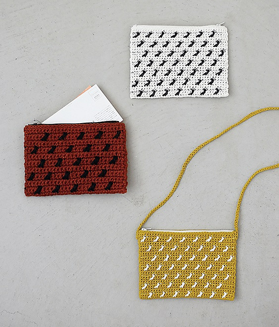 Ravelry: サコッシュポーチ pattern by YOKOTA CO,.LTD. (DARUMA)
