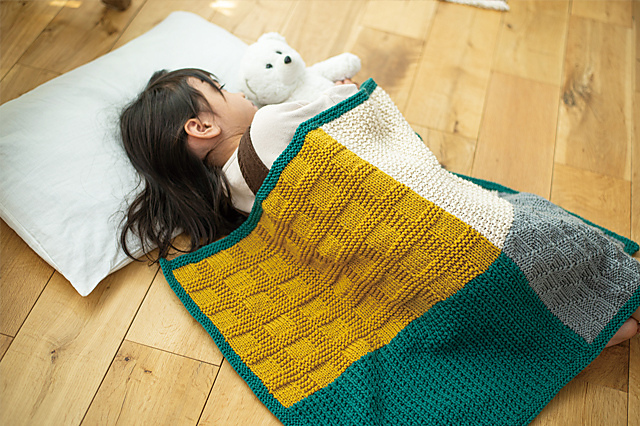 Ravelry: 模様編みのブランケット pattern by YOKOTA CO,.LTD. (DARUMA)