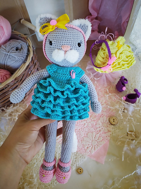 Ravelry: doll cat with clothes pattern by Evgeniya Yunitskaya