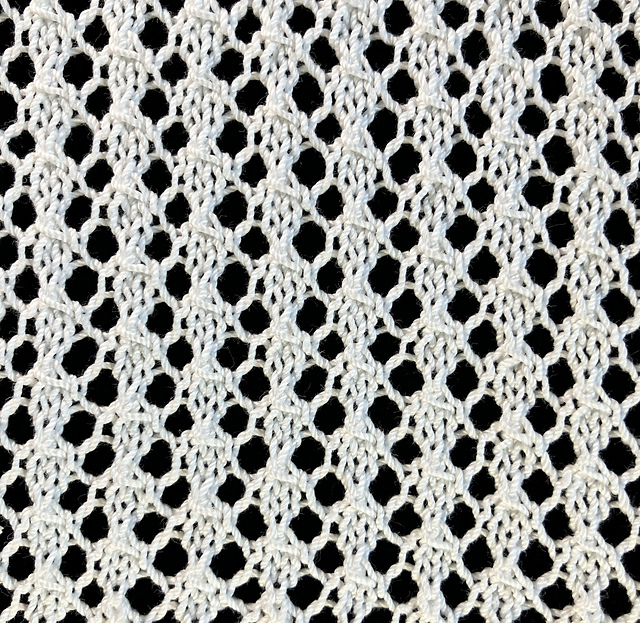 Relaxed Trinity Lace
