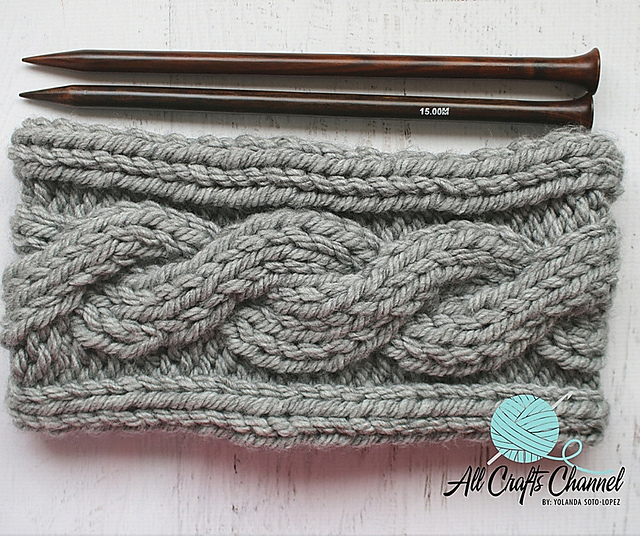 Jumbo Knit Cable Cowl