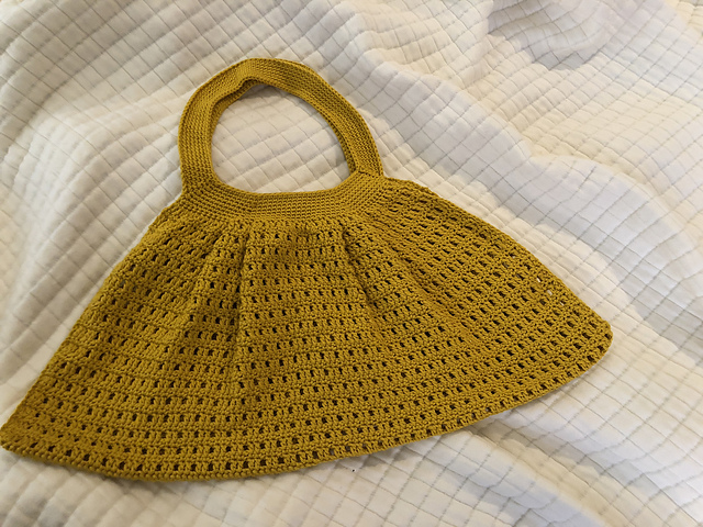 19 Tucked Bag with mesh pattern
