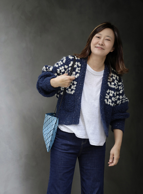 Ravelry: yvonnelinhk's クロッシェモチーフのカーディガン
