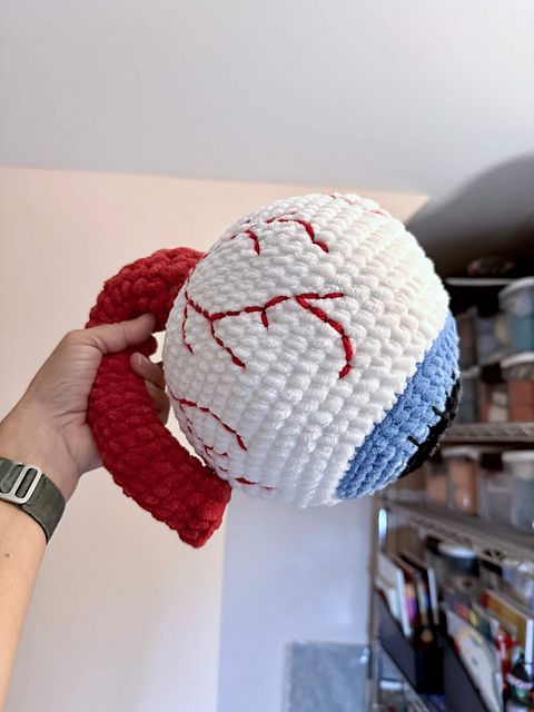 Huggable Eyeball Plushie