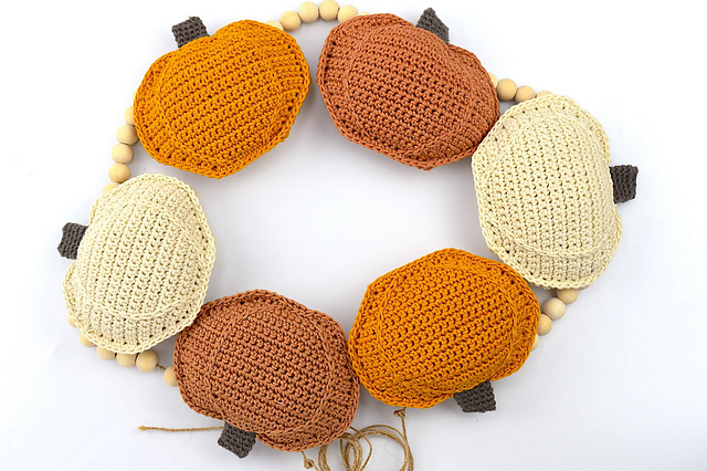 Farmhouse Pumpkin Garland
