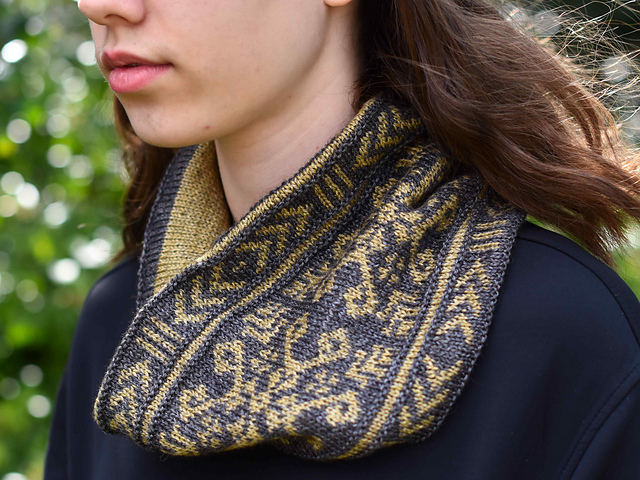 Moon cowl