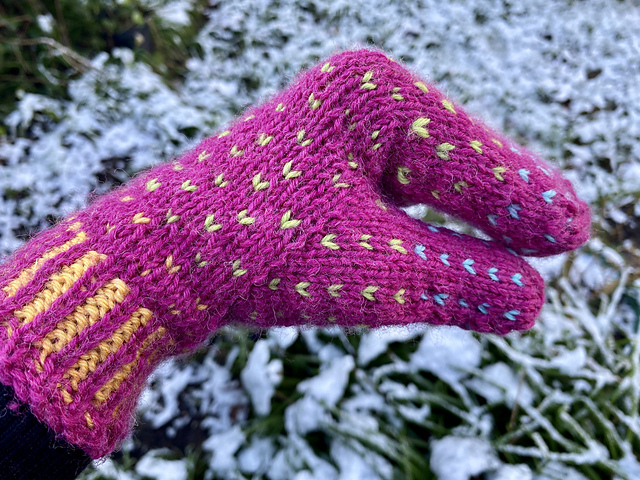 Easy Colour Work Mitten