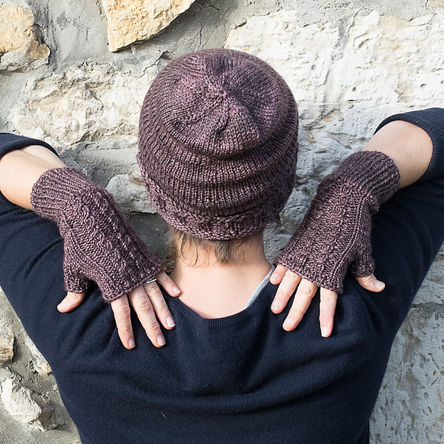 Polly Wolly Doodle Mitts