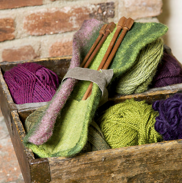 Knitting Needle Carrier