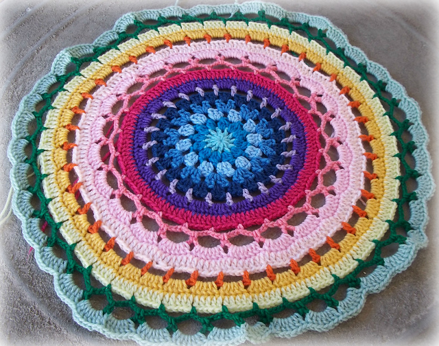 Large Daisy Centre Mandala