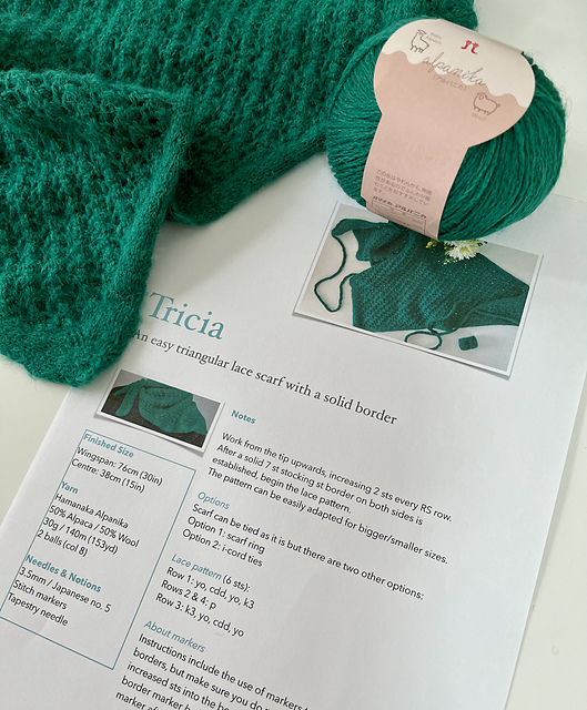 Tricia (triangular scarf)
