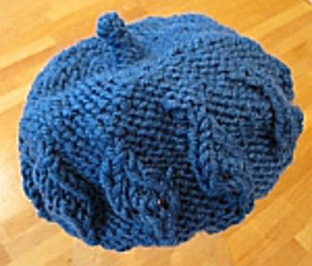 Baby beret with leaves